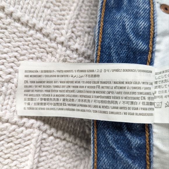 Abercrombie & Fitch | The Boyfriend Short Mid Rise | Distressed Medium Wash - Picture 7 of 9